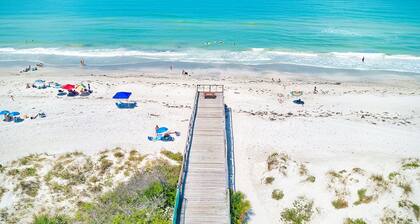 Beachfront! Balcony, Sleeps 10 & King Bed, Heated Pool -308