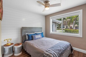 3 bedrooms, desk, iron/ironing board, travel cot