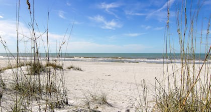 Juste une minute du sable et du soleil, vélos, calandre / animaux domestiques sont autorisés avec frais