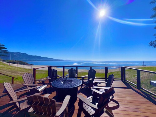 Newly Renovated Oceanfront Retreat in Bolinas with Spa and huge fenced yard 