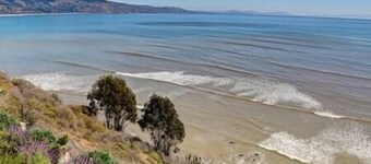 Newly Renovated Oceanfront Retreat in Bolinas with Spa and huge fenced yard