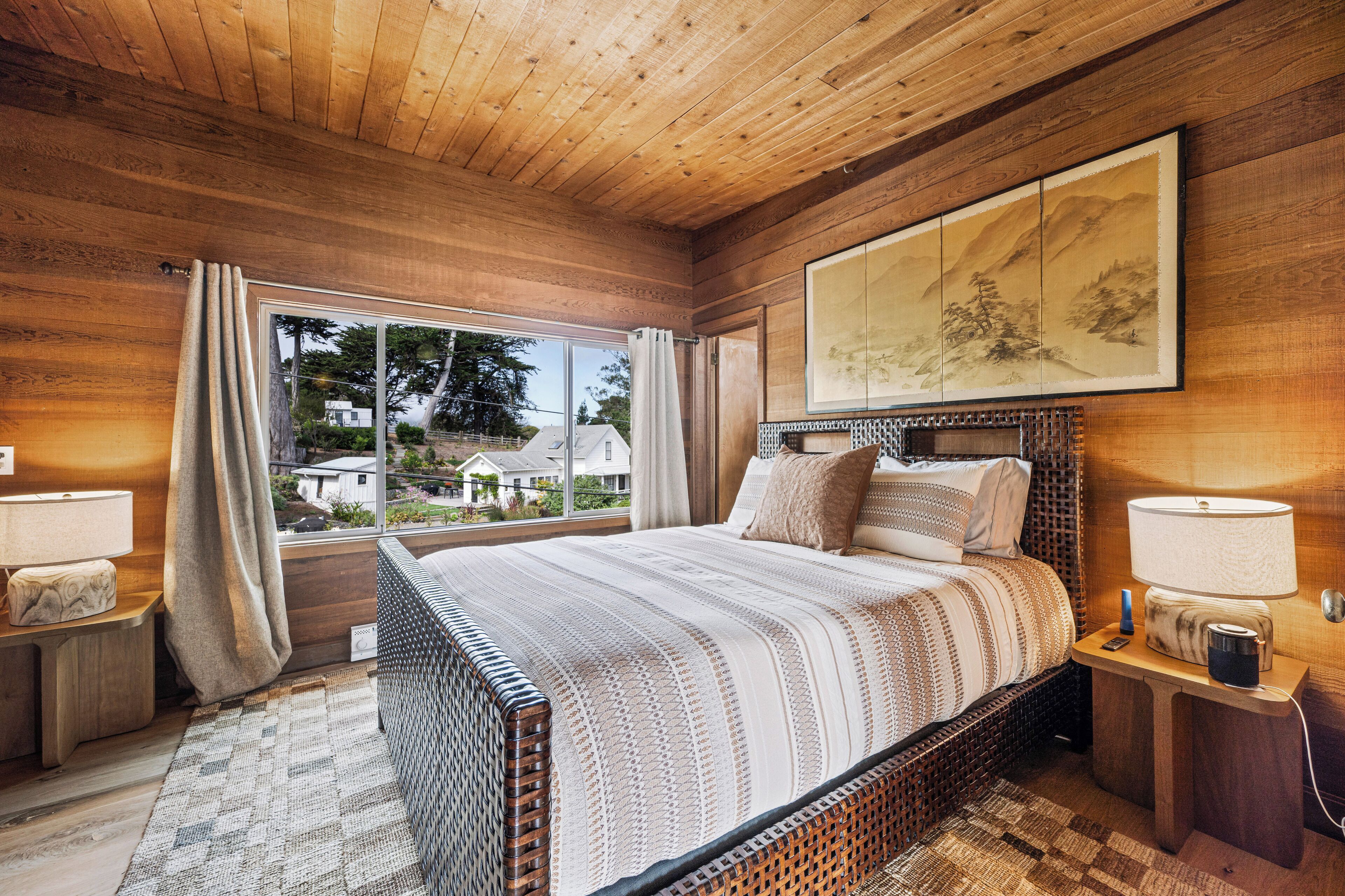 5 dormitoris, planxa i posts de planxar i un bressol de viatge 