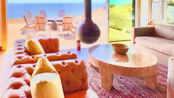 Smart TV, chimenea y estéreo