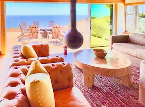 Smart TV, chimenea, estéreo