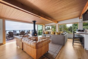 スマー�トテレビ、暖炉、ステレオ