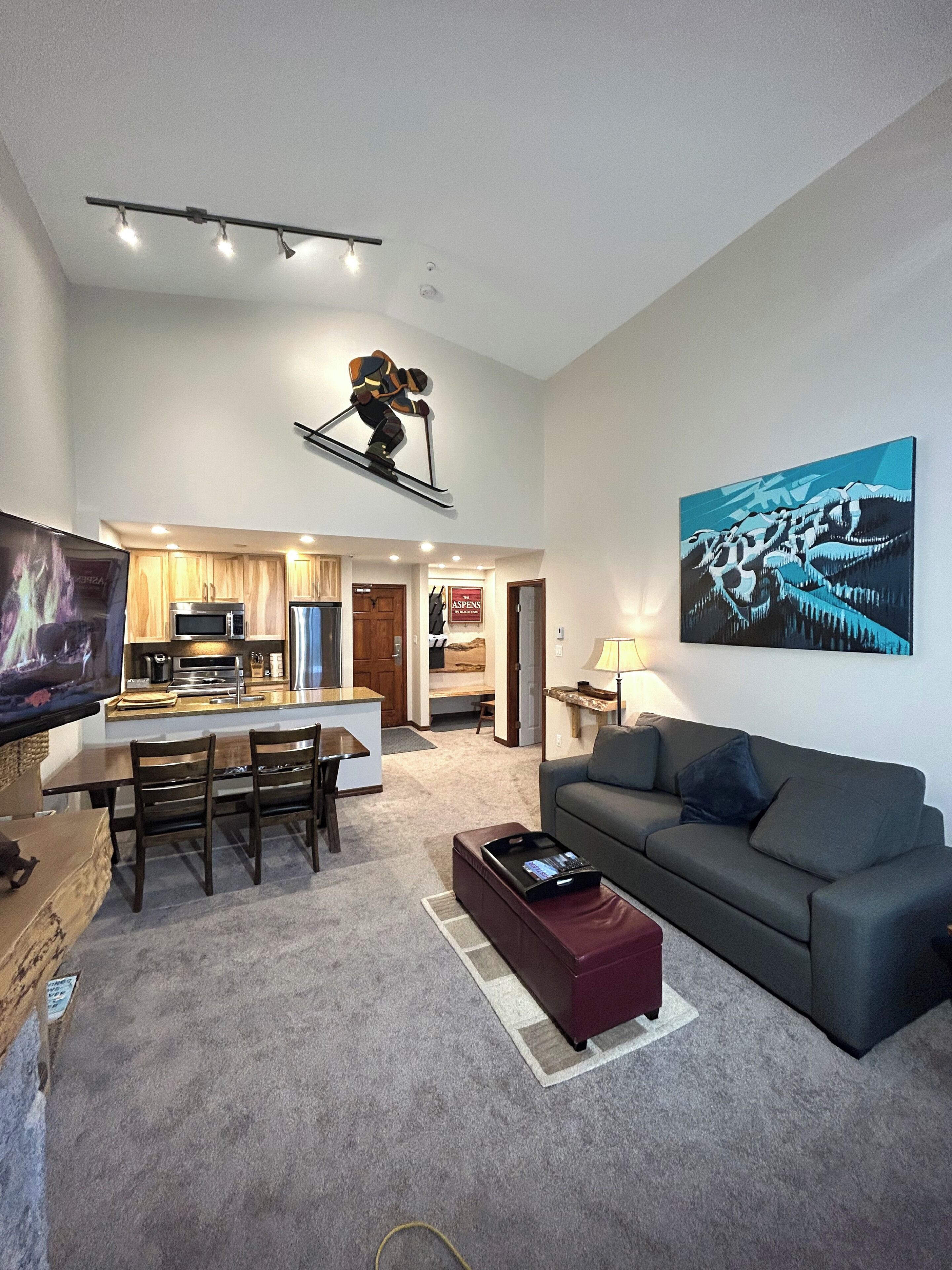 Smart-TV, Kamin, Videospiele, DVD-Player