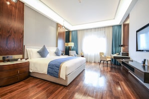 Deluxe Double Room, City View | Minibar, in-room safe, desk, blackout drapes - Xihu Resort Hotel (Sihanoukville)