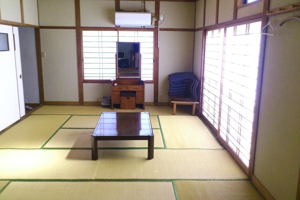 Japanese Style Family Room with Shared Bathroom | Free WiFi, bed sheets
