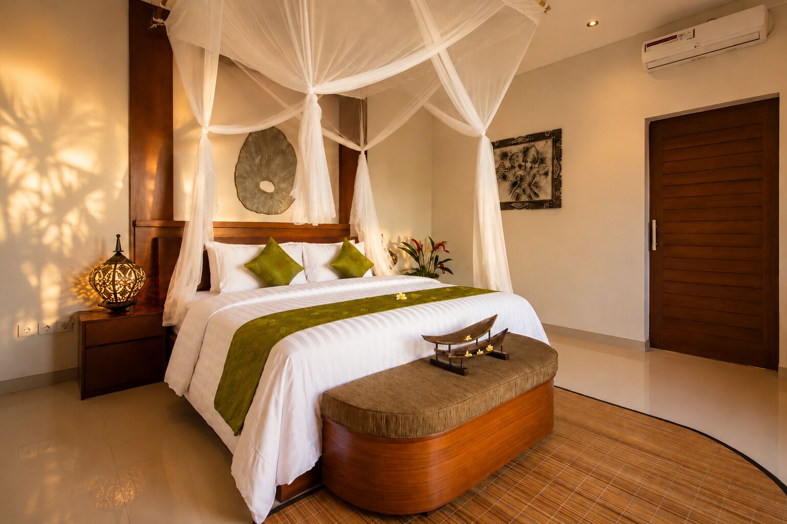 Premium bedding, minibar, desk, iron/ironing board