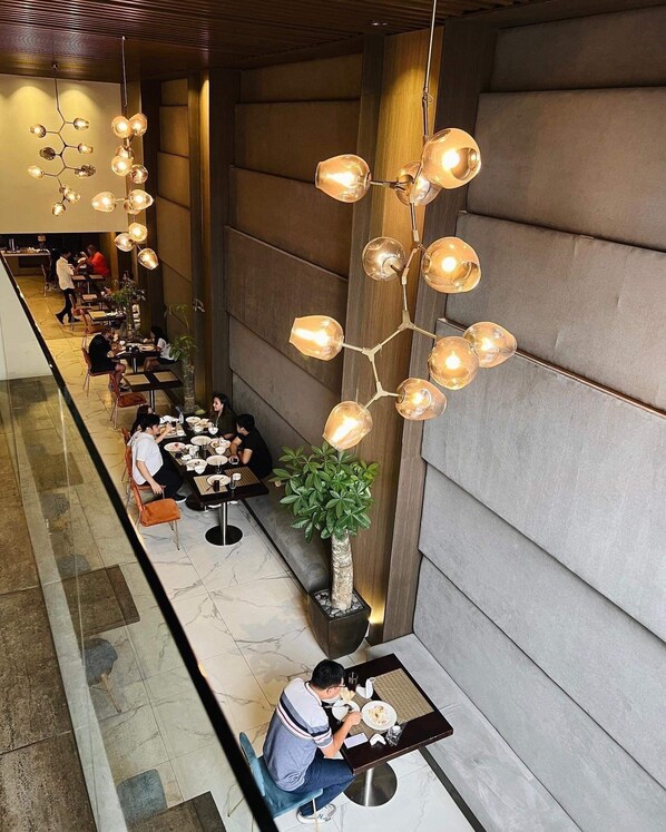 Breakfast, lunch, dinner served; local and international cuisine - Ramada Encore Makati (Makati)