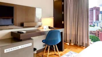 Premium bedding, in-room safe, desk, iron/ironing board