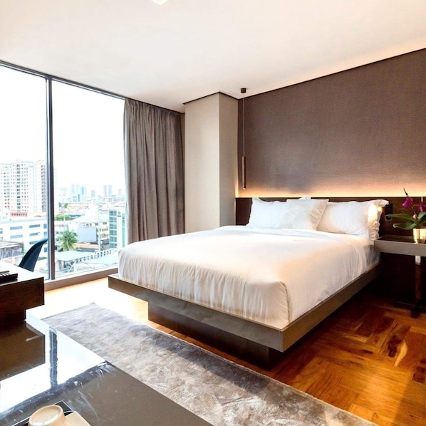 Superior kamer, 1 kingsize bed | Luxe beddengoed, een kluis op de kamer, een bureau