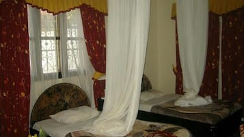 Kamar Twin Basic, 2 Tempat Tidur Twin, Bebas Asap Rokok, pemandangan kebun | Meja kerja, setrika/meja setrika, dan tempat tidur bayi (biaya tambahan)