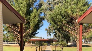 Unclassified image, 4 of 21, button - Outback Quarters Motel Hay (Hay South)