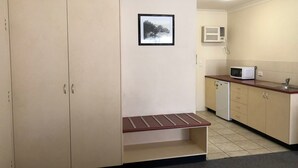 Unclassified image, 3 of 21, button - Outback Quarters Motel Hay (Hay South)