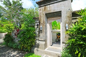 Property grounds - Avisaravilla and Guest House (Nusa Dua)