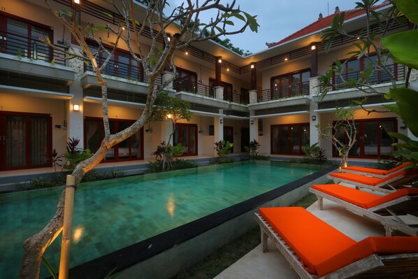 Hồ bơi ngoài trời 