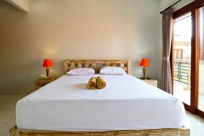 Desk, iron/ironing board, rollaway beds, free WiFi - Avisaravilla and Guest House (Nusa Dua)