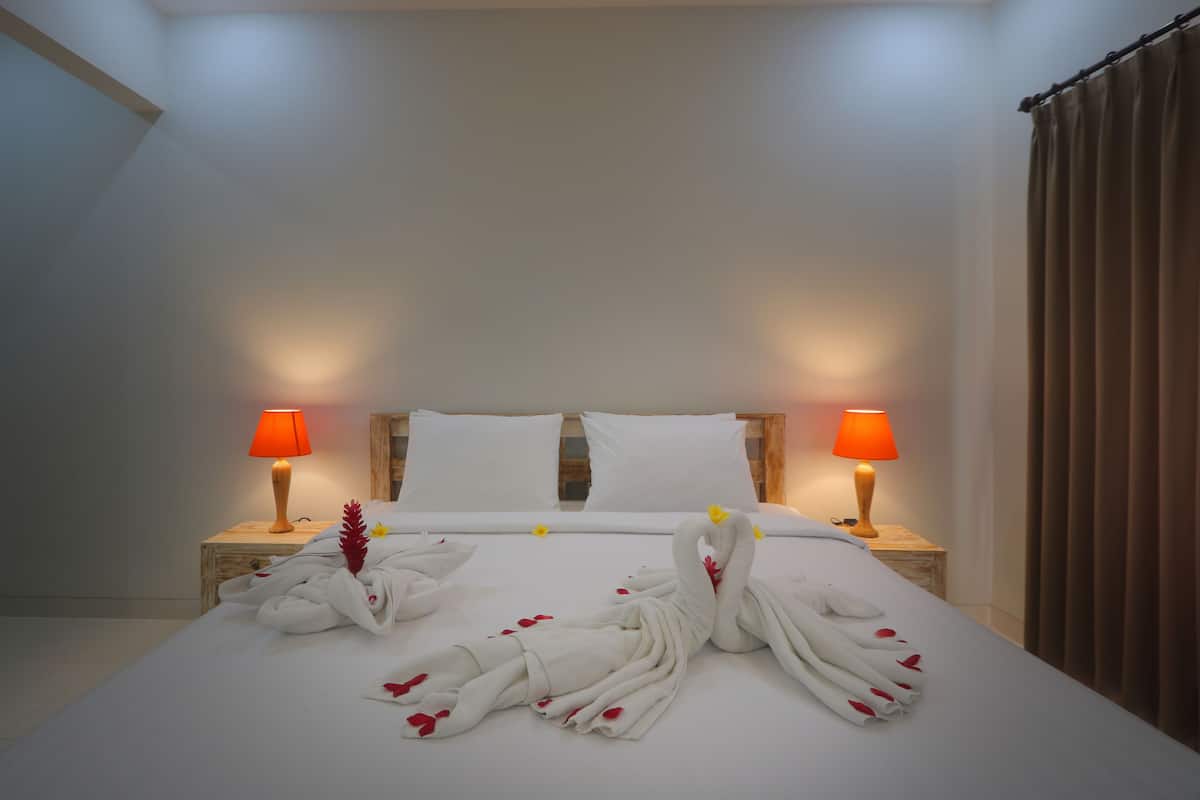Desk, iron/ironing board, rollaway beds, free WiFi