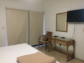 2 bedrooms, internet, bed sheets