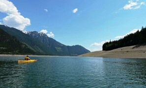 بالقرب من الشاطئ