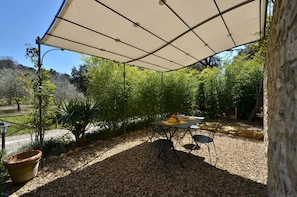 Outdoor dining - Wonderful private villa with A/C, pool, WIFI, TV, patio and panoramic view, close to Siena (Villa A Sesta)
