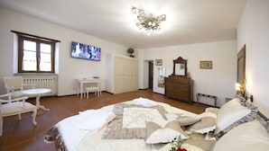 A bedroom with a bed, a desk, a chair, a dresser, and a television. - Podere Le Volte - Country House (Pergine Valdarno)