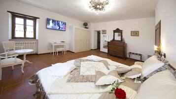 Suite superior | Minibar, caja de seguridad en la habitación y cunas gratuitas