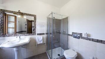 Suite superior | Minibar, caja de seguridad en la habitación y cunas gratuitas