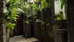 Buồng tắm vòi sen