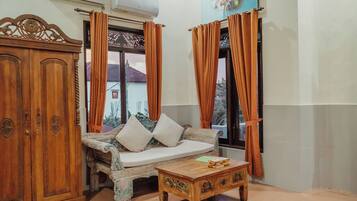 Villa, 3 chambres, piscine privée | Minibar, bureau, fer et planche à repasser, lits bébé (gratuits)
