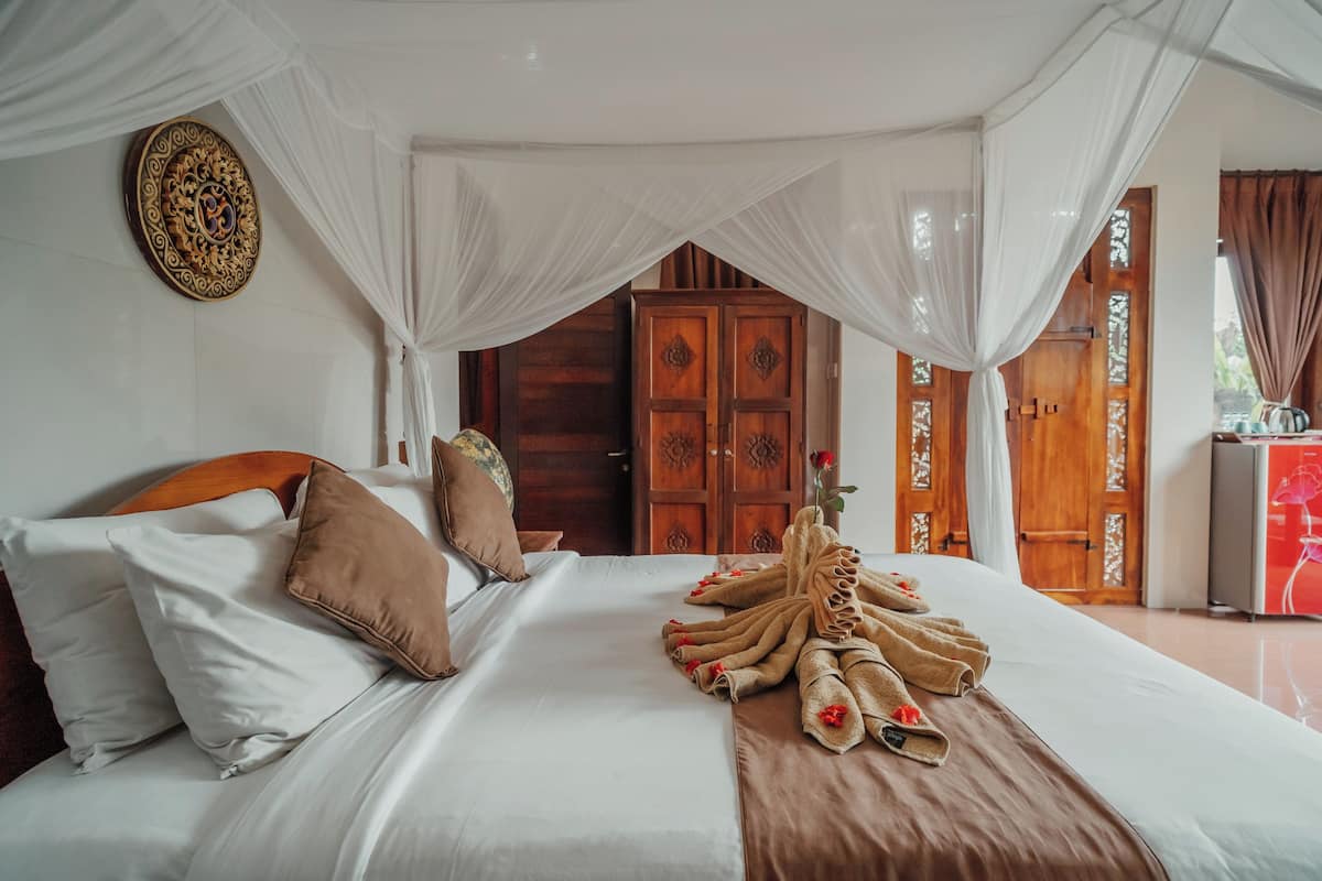 Villa, 3 Bedrooms, Private Pool | Minibar, desk, iron/ironing board, free cribs/infant beds