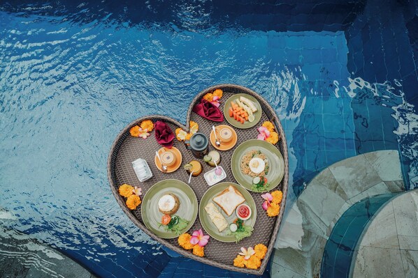 Villa, 3 Bedrooms, Private Pool | Minibar, desk, iron/ironing board, free cribs/infant beds - Grand Ashanti Villa (Ubud)