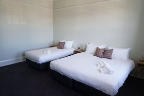 Superior Triple Room | Egyptian cotton sheets, premium bedding, free WiFi, bed sheets - Rosehill Hotel (Granville)