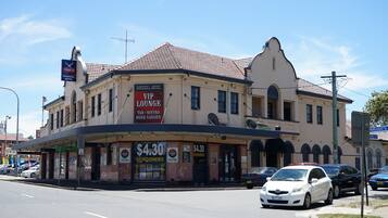 Vista frontal de la propiedad