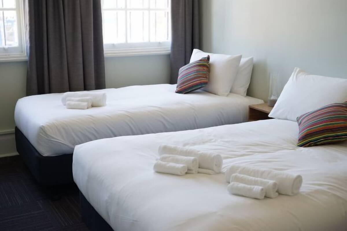 Egyptian cotton sheets, premium bedding, WiFi (free), bed sheets