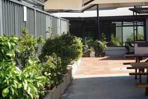 Courtyard - Rosehill Hotel (Granville)