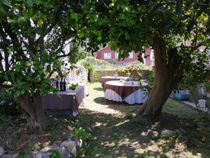 Property grounds - O Cruceiro (Boiro)