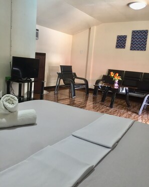 Deluxe Suite | Bed sheets - Summer Splash Resort (Gingoog)