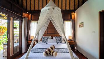 Hochwertige Bettwaren, Minibar, Zimmersafe, individuell dekoriert