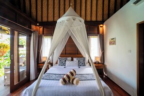 Premium bedding, minibar, in-room safe, individually decorated - D'Puncak Villas Lembongan (Lembongan Island)