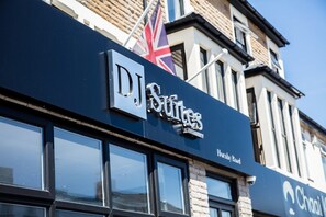 A building with a sign that reads "DJ Suites Hornby Park." - DJ Suites Blackpool (Blackpool)