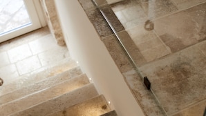 A staircase with beige tiles and a glass railing. - Iulius Suite & spa (Conversano)