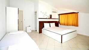 Basic-Vierbettzimmer | Kostenloses WLAN, Bettwäsche