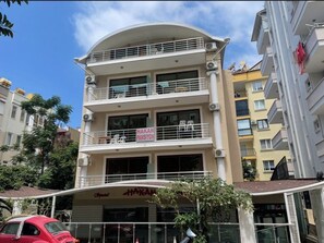 Front of property - Hakan Pansiyon (Alanya)