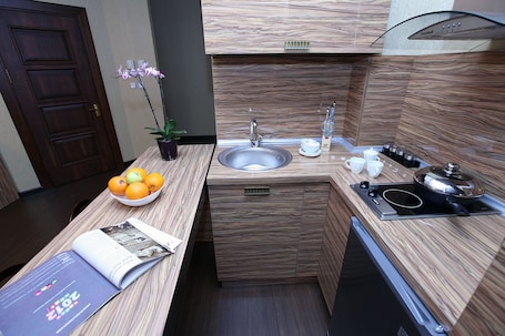 Fridge, microwave, stovetop, coffee/tea maker