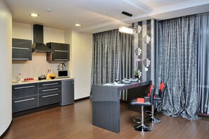 高级公寓 | 私人厨房 | 冰箱、微波炉、炉灶、茶具/咖啡用具