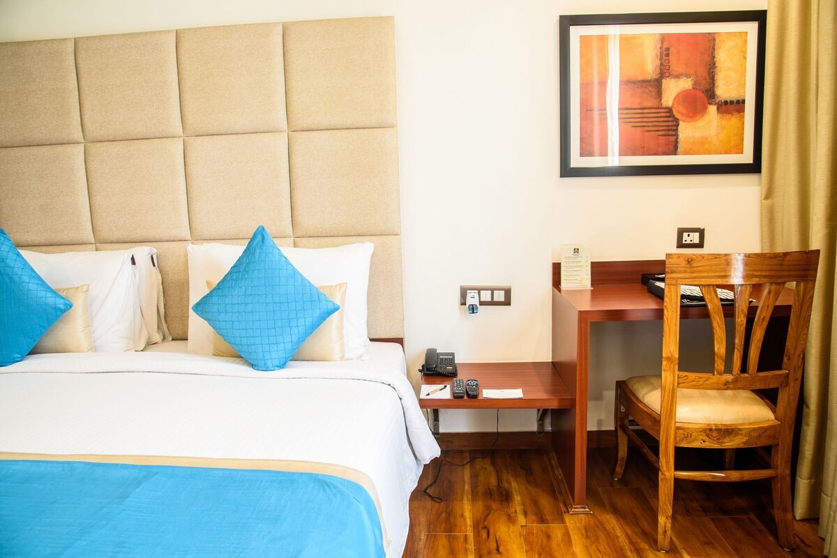Minibar, in-room safe, desk, soundproofing