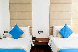 Minibar, in-room safe, desk, soundproofing - Ascent Biz Hotel (Noida)