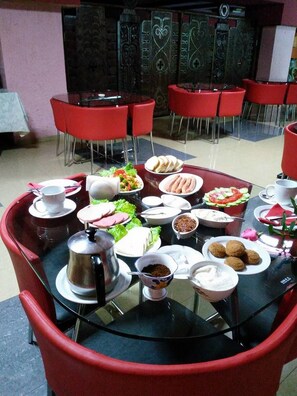 Daily continental breakfast for a fee - EcoRest Likani Palace (Borjomi)